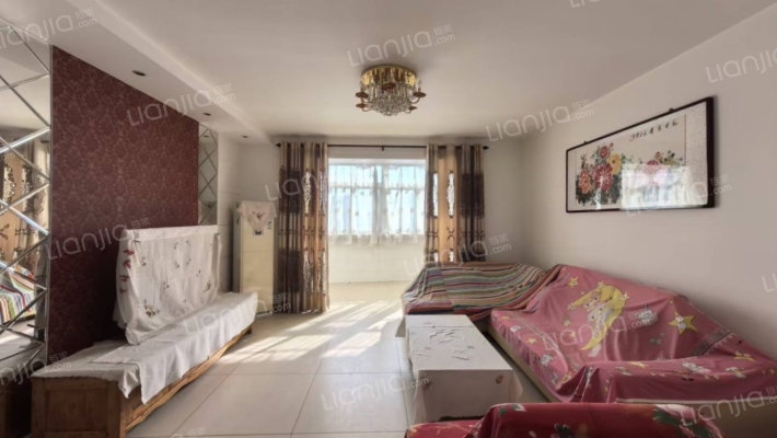 此房有本满五年，房本交易，南北通透格局，社区安静-客厅