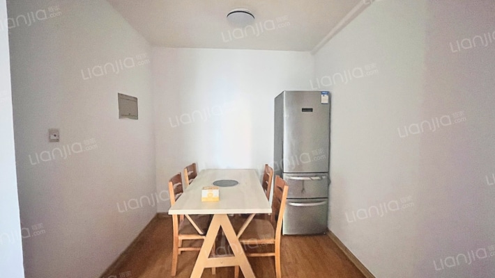 正规三居，三义西 丁方便，税费低靠谱卖视野开阔-餐厅