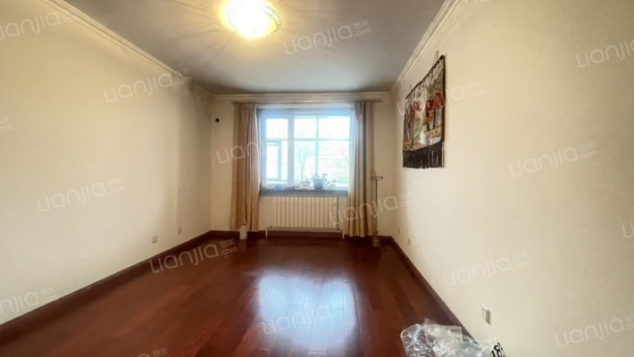 双拼别墅，精装修，园区环境优美-卧室B