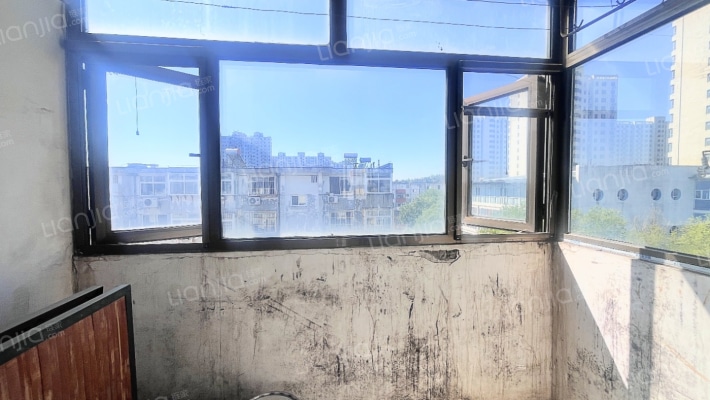 范阳路 南北两居 十几万 集中供暖-阳台