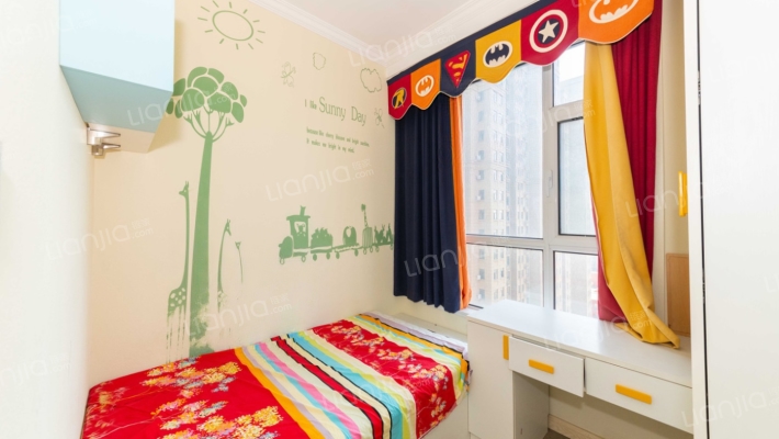 中央公园精装五室，带车位地下室交通便利，居住舒适-卧室C