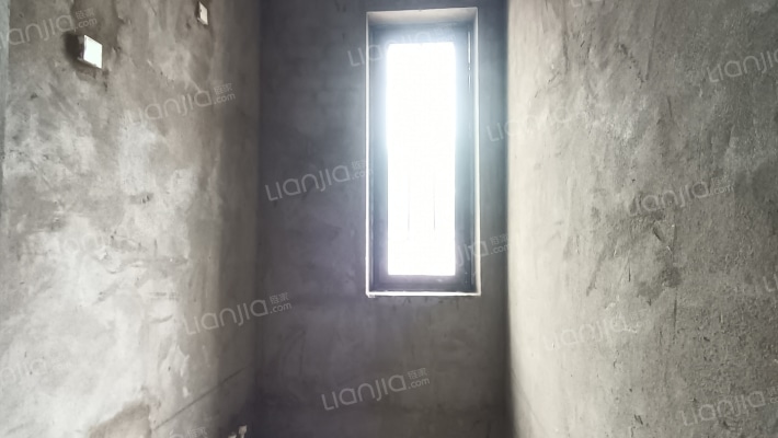 独栋大别墅，大院子，大产权。绿植覆盖率很好-卫生间B