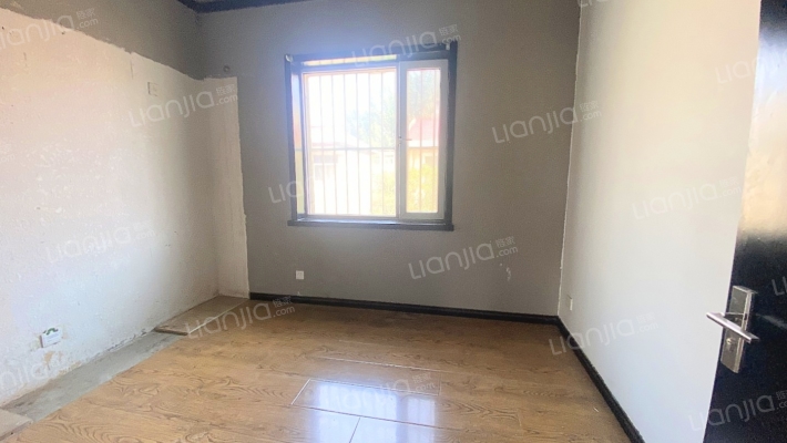 双语旁，独栋，满五，不唯一，位置好，购物方便，-卧室E