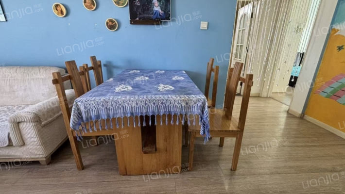 房子采光全天   格局户型方正-餐厅