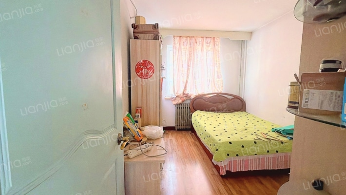 出门冠云路，近火车站，近菜市场，低楼层-卧室A
