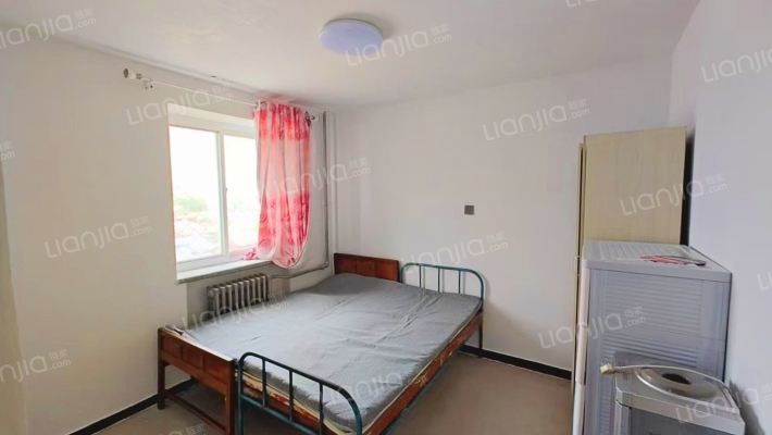 此楼位于范阳旁，地理位置繁华，板楼公摊小-卧室B