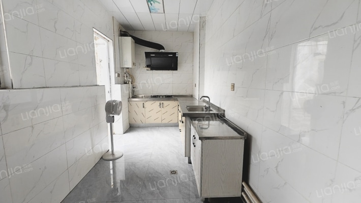 晨光路独院业主急售 带两间临街门面房-厨房