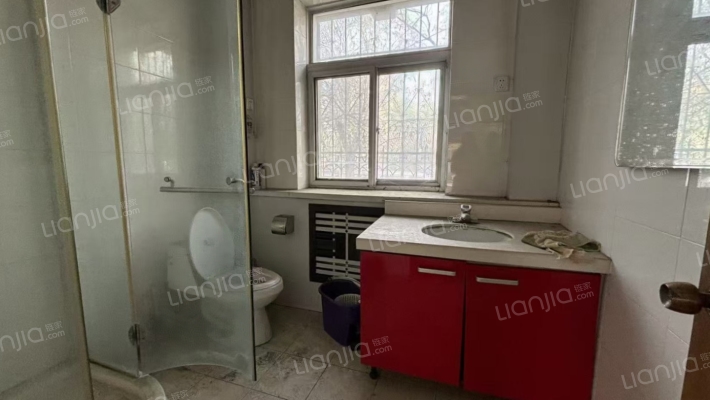 市区的联排别墅，院子大户型方正-卫生间A