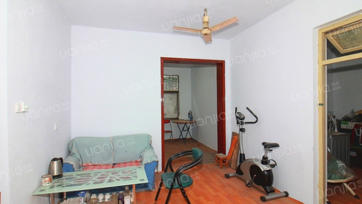 一服装厂家属院二手房实景图