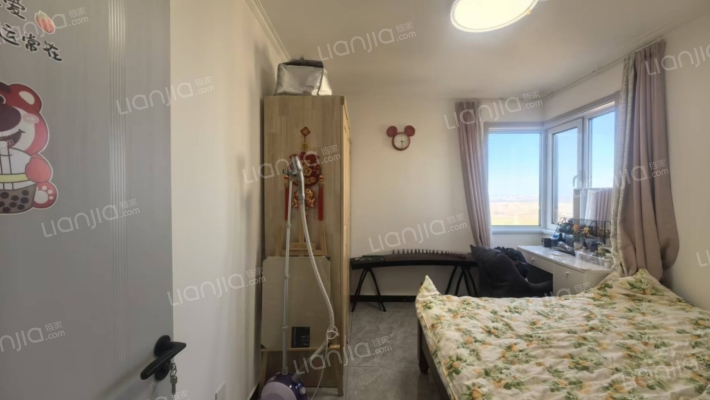 北京界南北通透三居室，户型好精装修，门口838车站。-卧室B