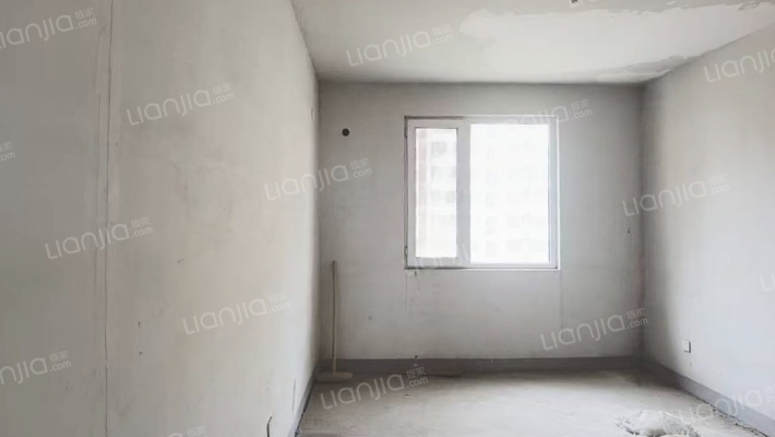 业主诚心出售，南北通透户型，集中供暖，交通便利-卧室C