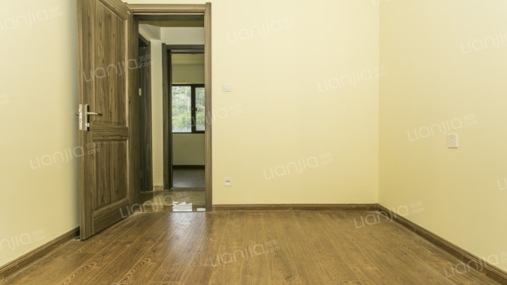 碧桂园经典三室 实用面积大  方便看房  价格可以-卧室B