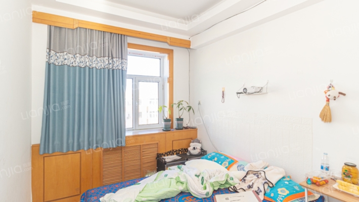 现在是公寓  玉龙乐园  出房率低  均价4900每平米-卧室A