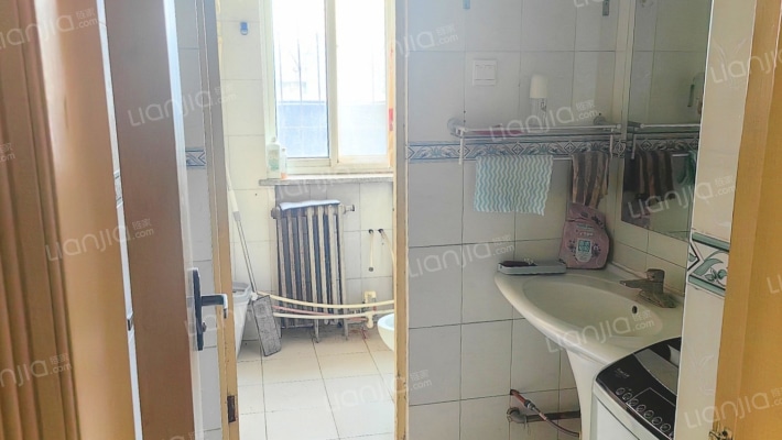 全明格局大两居 采光好 视野好 带小仓储房-卫生间