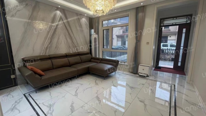 京都颐和城精装修，带院子，房本满二。税费低-客厅