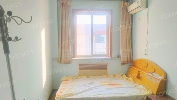 小区大门口南行20米是范阳路 南北通透户型 证满五唯一-卧室B