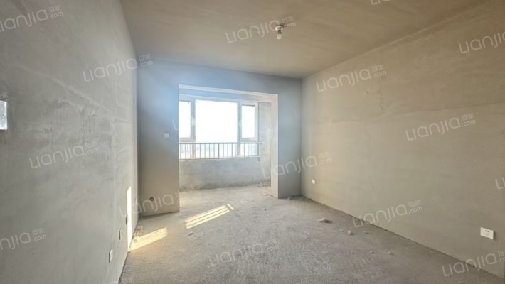 天保绿城！天保集团开发，交通便利！绿化高！-客厅