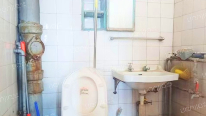 南关 华北铝正规两居，证满急售-卫生间