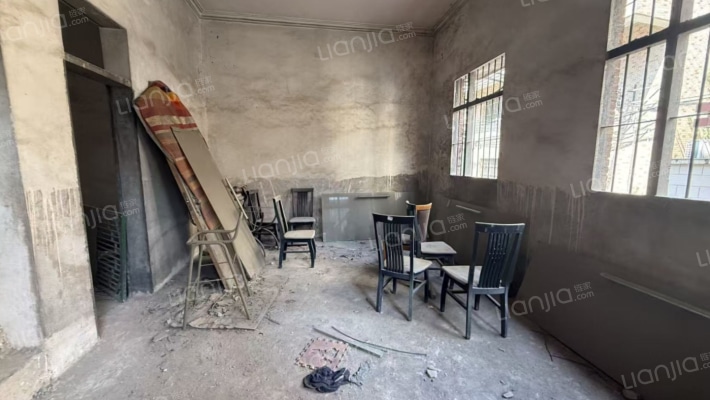 新兴街东二十巷二手房实景图