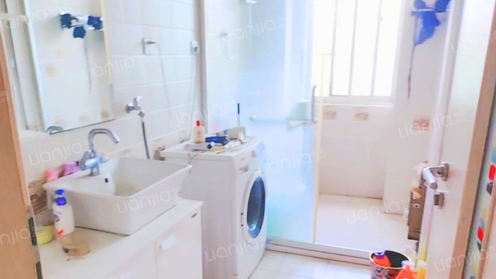 德信公园南侧 电梯房 两梯两户 南北通透三居-卫生间A