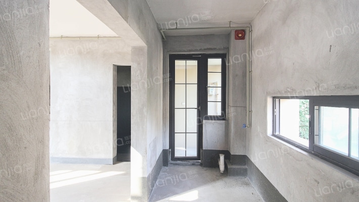 环境幽静的江湾别墅  单层面价100米+   带露台-厨房