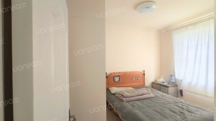 拎包入住、通勤必备、出行方便、采光视野好-卧室