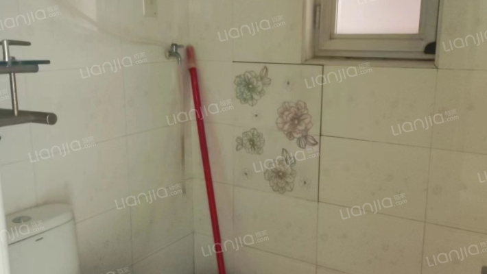 房子集中供暖  南北通透  采光视野佳-卫生间