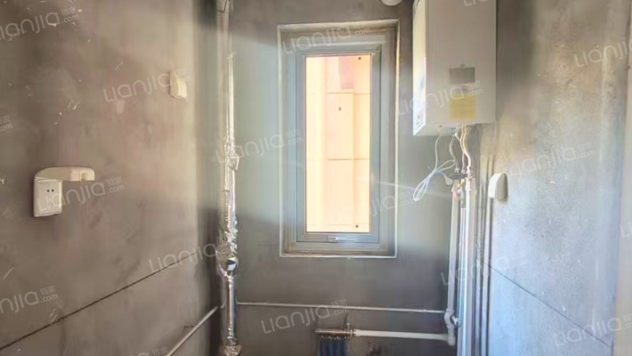 急售价三利C区朝南两居，满二，价格可议。-厨房