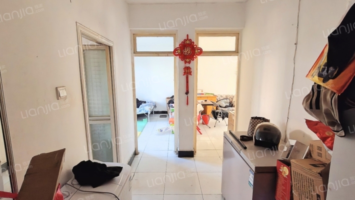 范阳路沿线  小两居  集中供暖  采光充足 步梯三层-餐厅