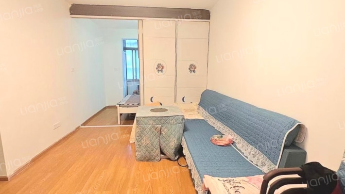 登高路84号二手房实景图