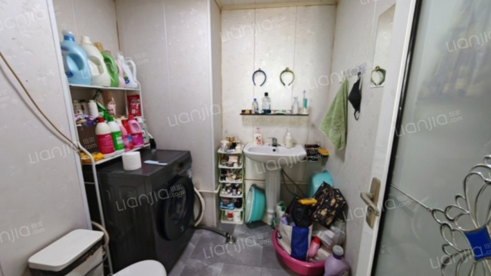 火车站   范阳路  南北通透三居  好楼层急售-卫生间