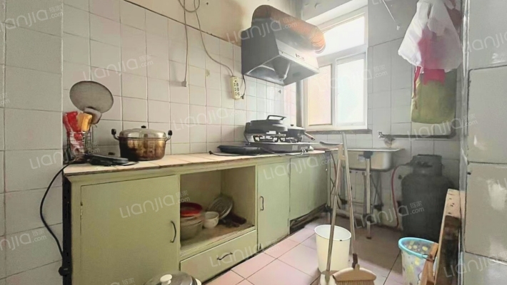 建厂局三队  满五唯一  税少，业主诚意出售-厨房