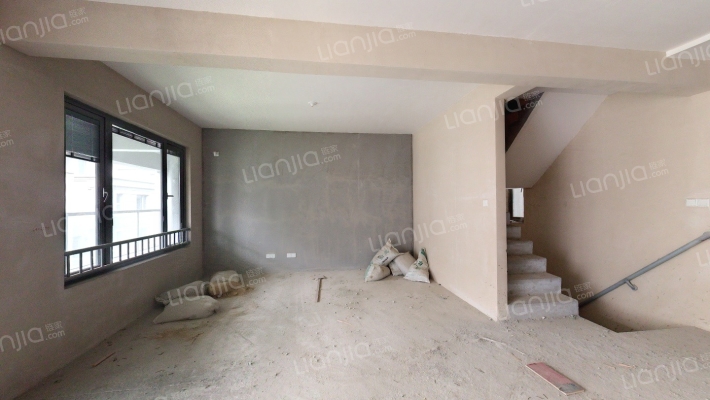 富江春居二手房实景图