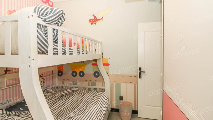 房子户型方正，小区环境干净舒适，适合居住-卧室B