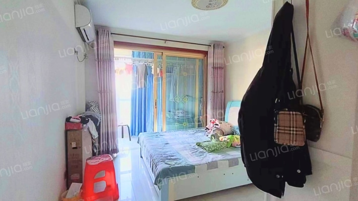 南北通透三居 楼层好 拎包入住 房本满五唯一，税费低-卧室C