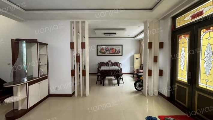 东郊别墅二手房实景图