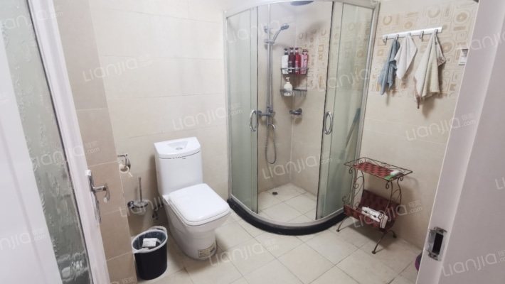 70年大产权，房证满二，次新房，通勤北京，交通方便。-卫生间C