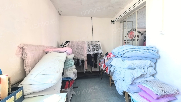 房本满五 过户费低 三连排。。-卧室B