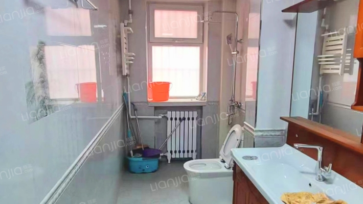 三样户型，南北通透，双阳台，小区停车方便-卫生间B