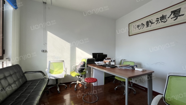 鸿坤小三居，满二，带装修，低楼层，出行方便-卧室