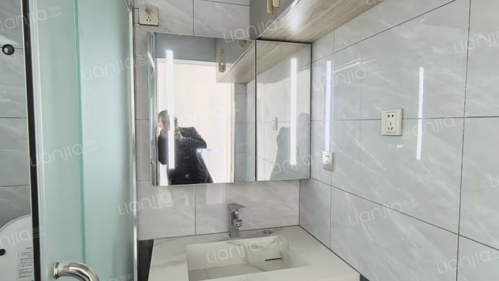 天保馨悦湾 3室2厅 南 北-卫生间A