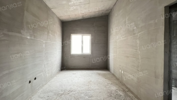 哈弗小镇联排别墅，房本满二带地下室，打造绿色生态社-卧室D