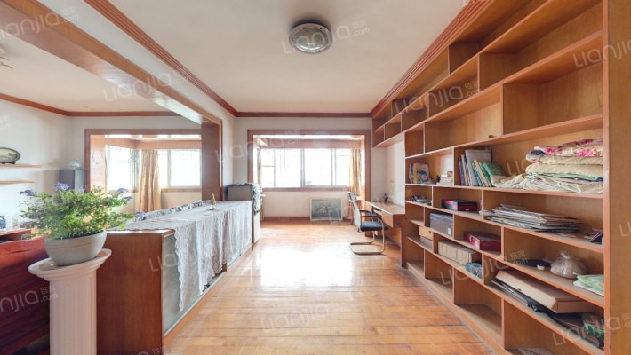 鸿运花园二手房实景图