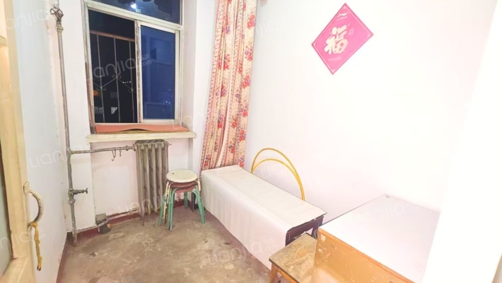此房采光好，视野好，简单装修，看房随时-卧室B