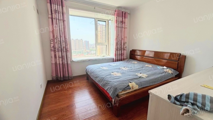 香邑溪谷南北双通透精装修大三中间楼层房本满二-卧室A