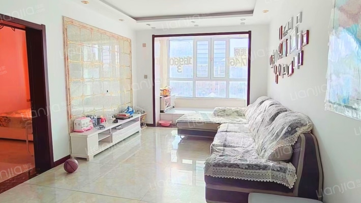 沿江国际小区二手房实景图