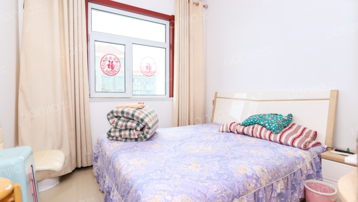兴龙湾三期 三室两厅一厨两卫 环境优美 适合居住-卧室C