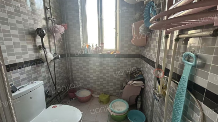 新安小区 3室2厅 南 北-卫生间