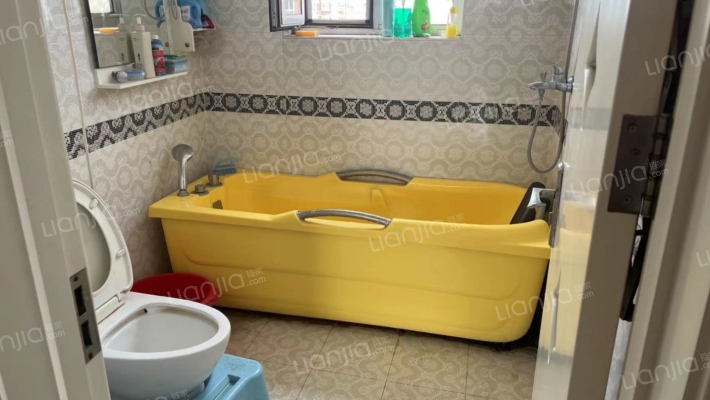 平安D区大三居南北通透房本满五唯一无抵押-卫生间