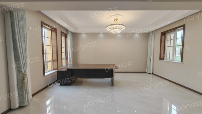 精装联排别墅 带院子 上下三层 小区环境好 绿化高-客厅